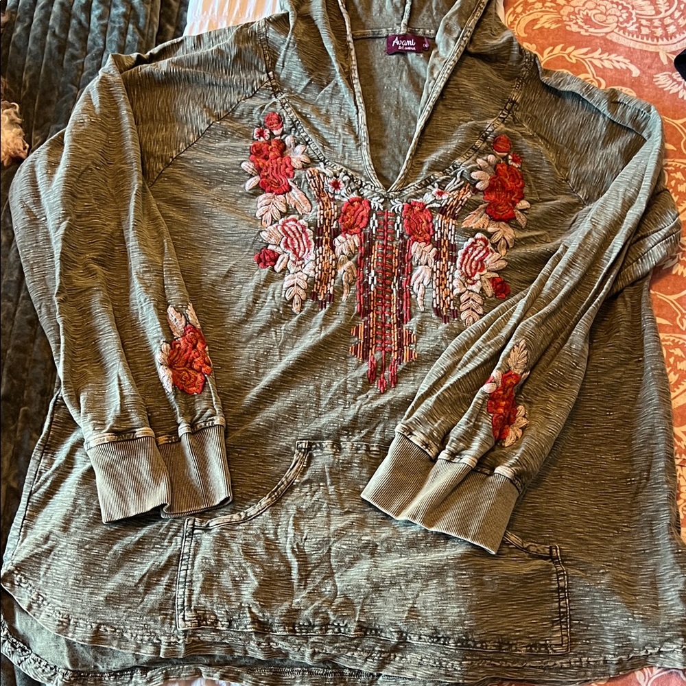 Avani Del Amour Hoodie with Red Floral Embroidery